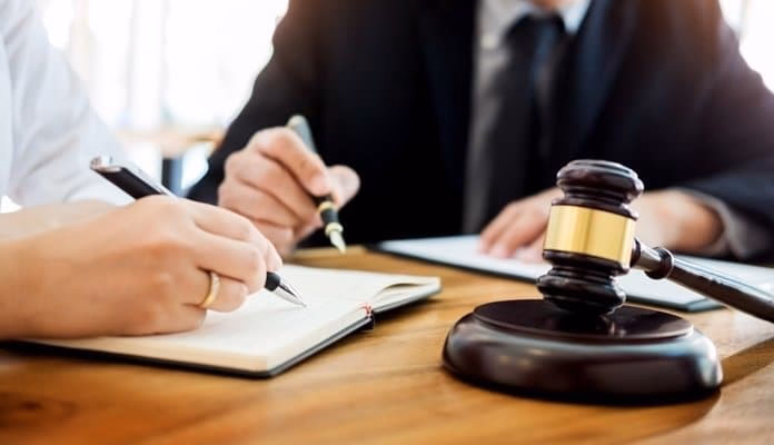 ¿Cuánto cuesta contratar a un abogado para revisar un contrato?