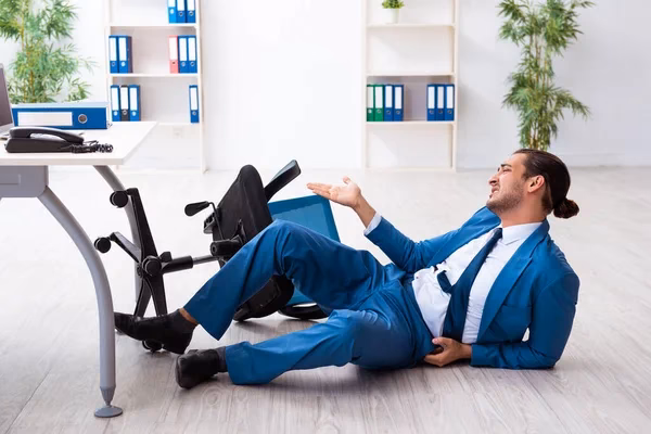 ¿Cuáles son los accidentes laborales más comunes en las oficinas?