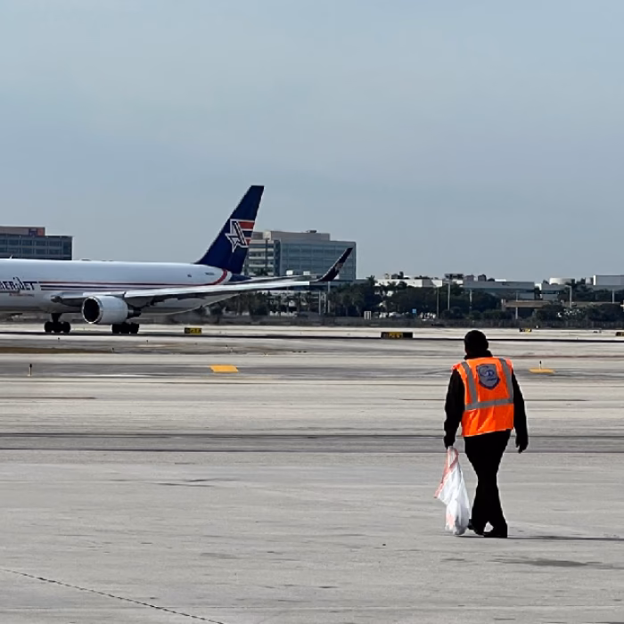¿Cómo solicito ingreso al Aeropuerto Internacional de Miami?