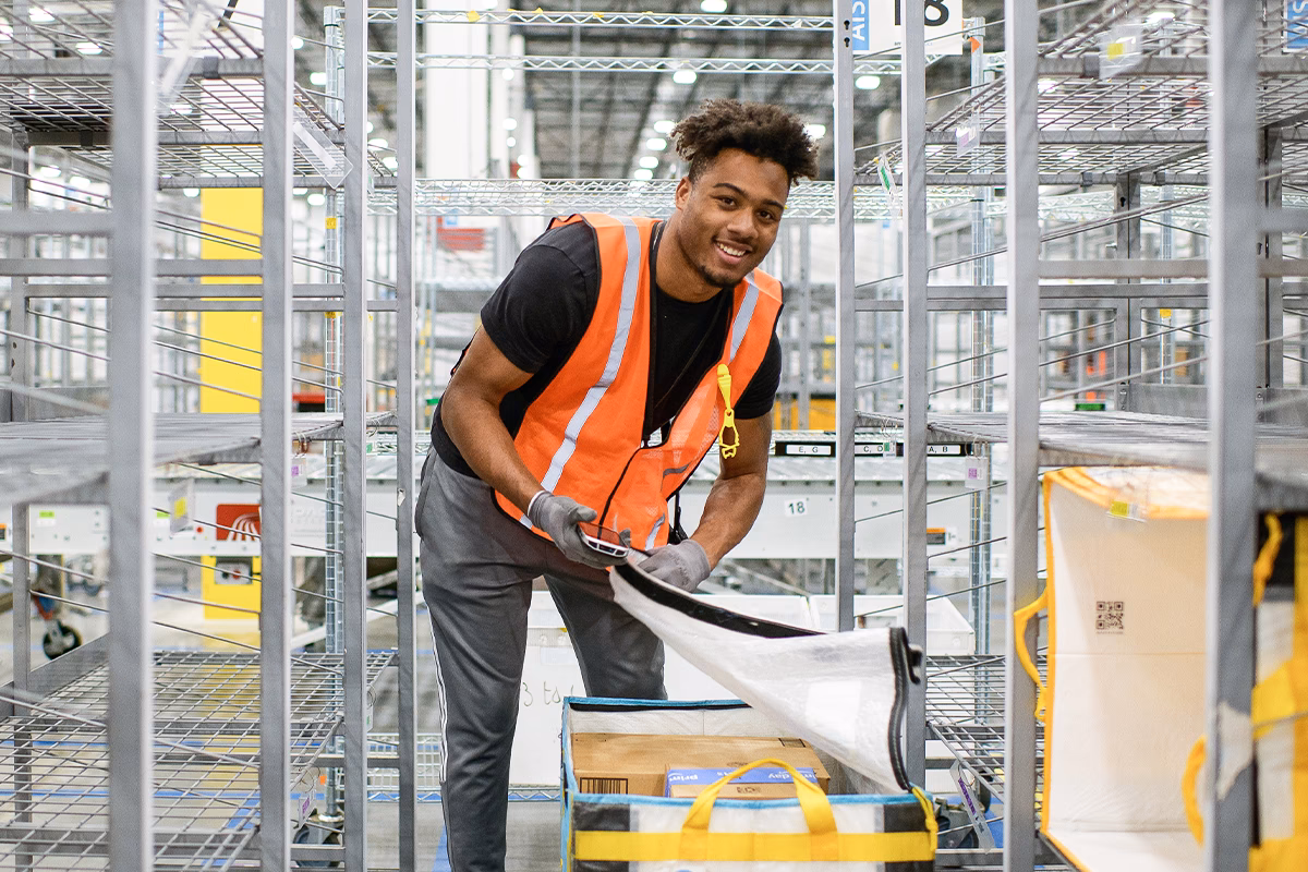 ¿Dónde apuntarse para trabajar en Amazon?