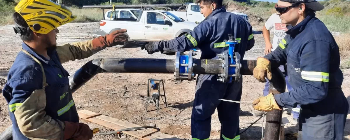 ¿Cuál es el número de WhatsApp de Aguas Rionegrinas?