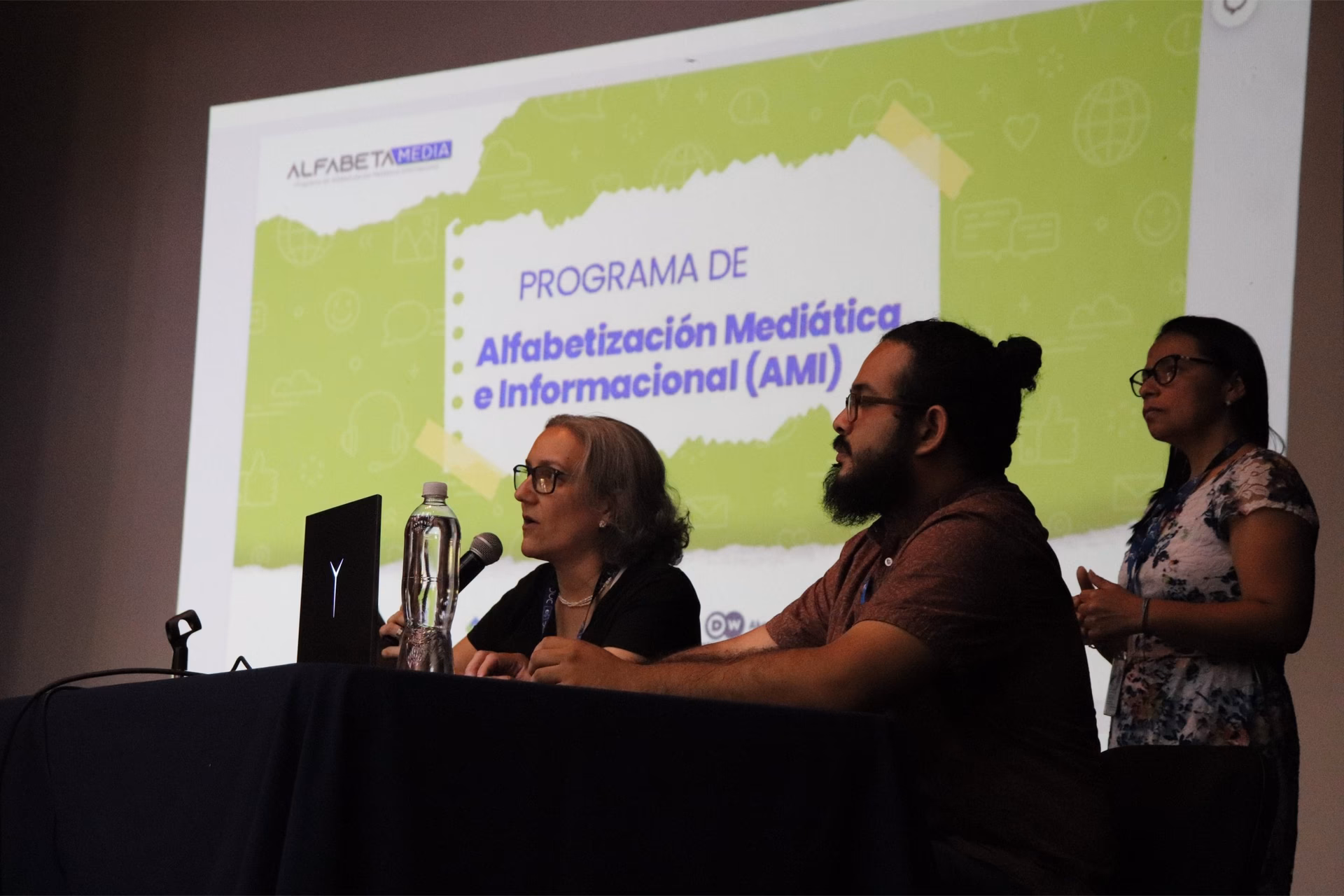 ¿Qué se hace en alfabeta?