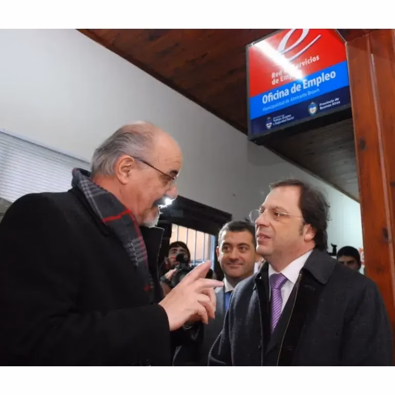 ¿Dónde llamar para retirar ramas Almirante Brown?