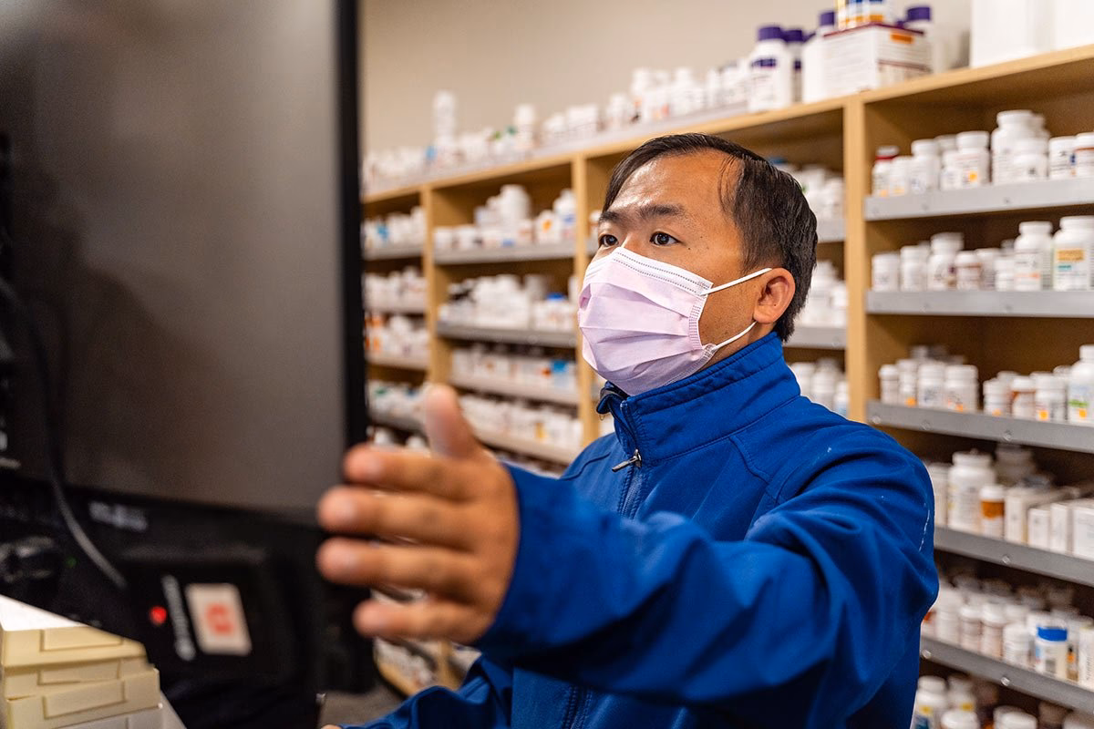 ¿Qué hace un aprendiz de farmacia?