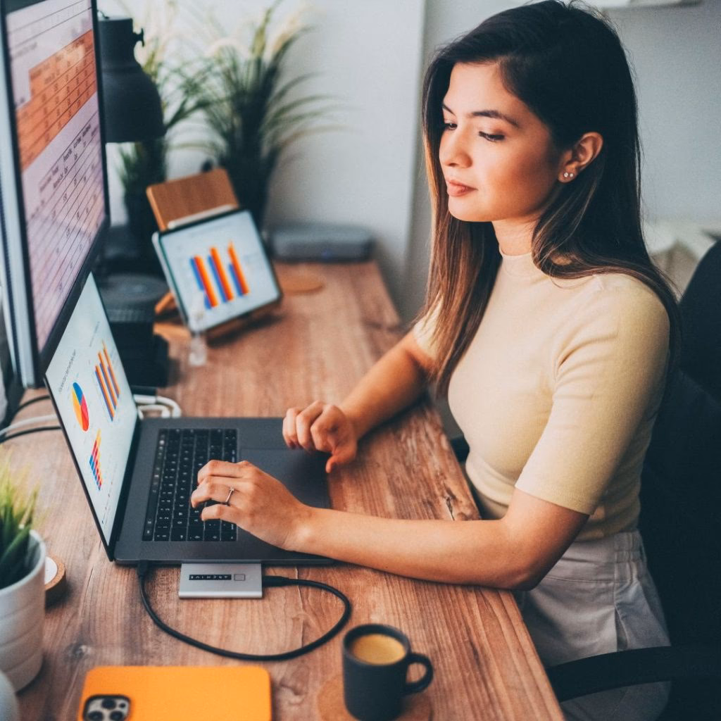 ¿Puedes ganar 10 mil al mes como asistente virtual?