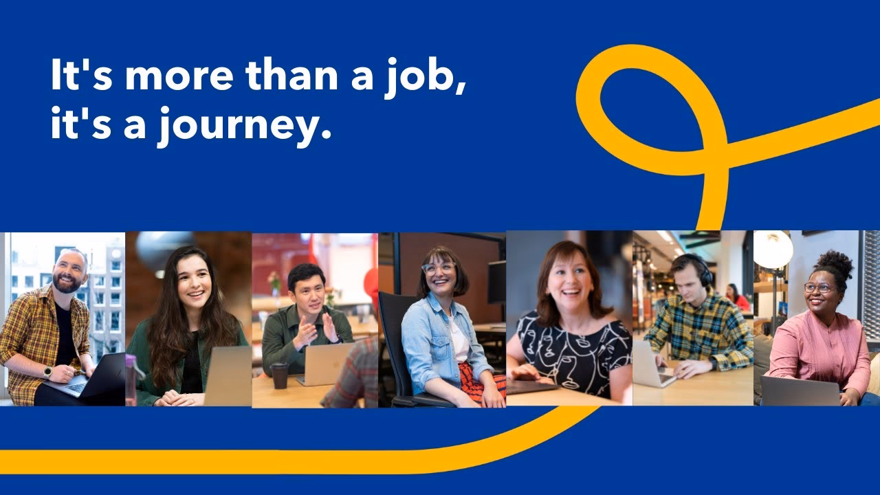 Does booking.com have a 24 hour customer service phone number?