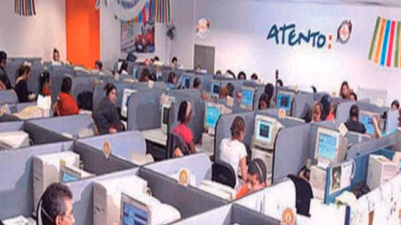 ¿Cómo puedo comunicarme con un call center?