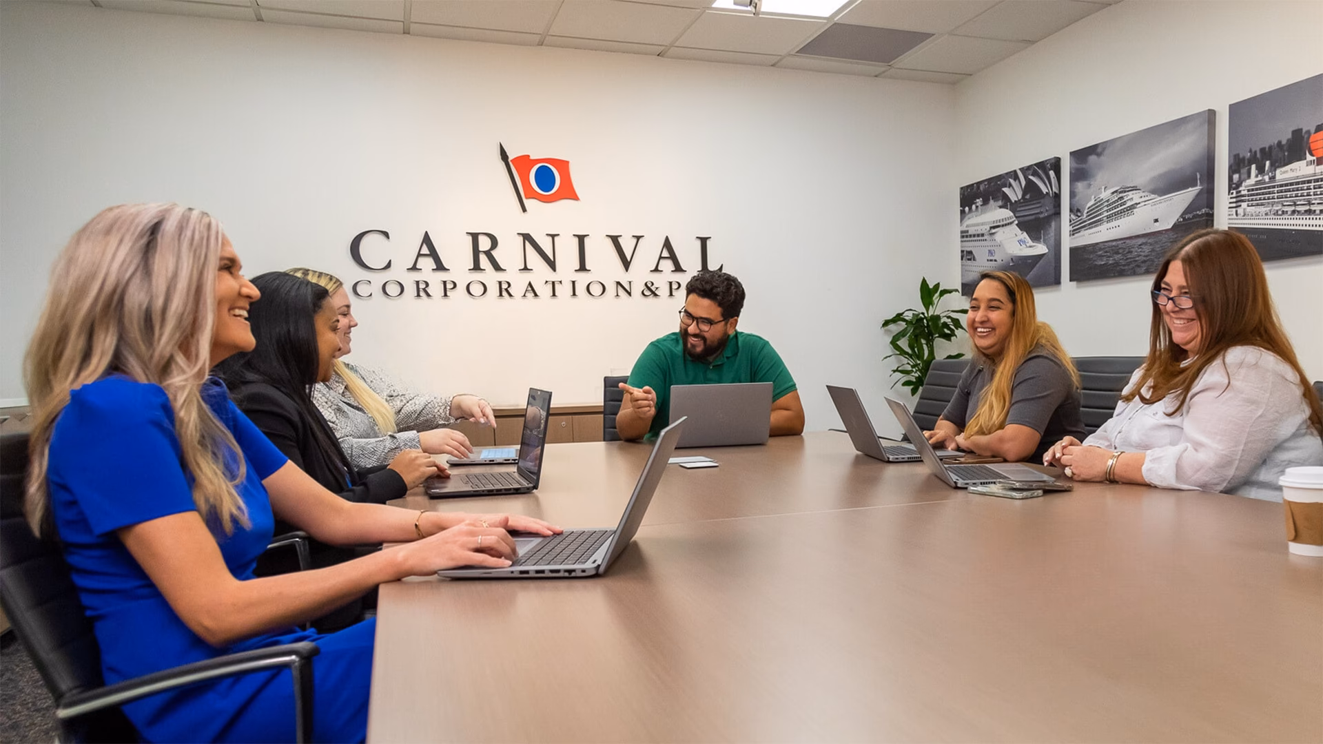 ¿Cuánto te pagan en Carnival Cruises Fun Squad?