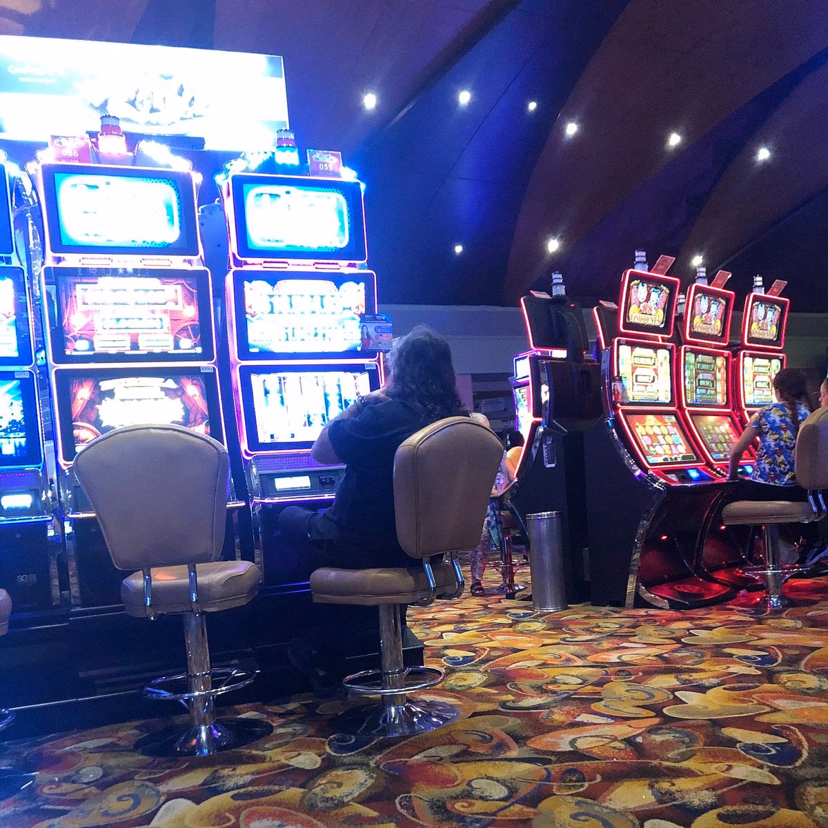 ¿Cuáles son los requisitos para trabajar en un casino?