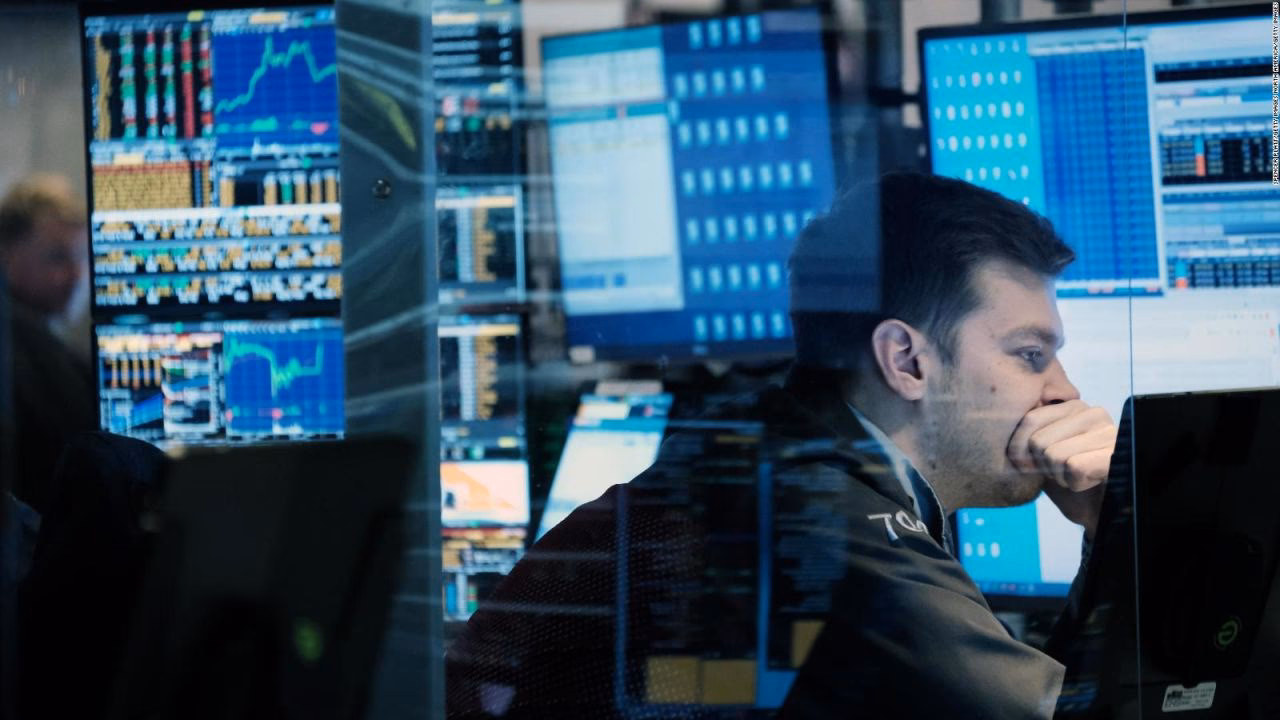 How many employees work at CNN?