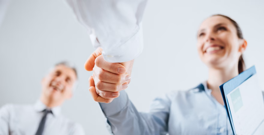 ¿Qué es conferir una dignidad?