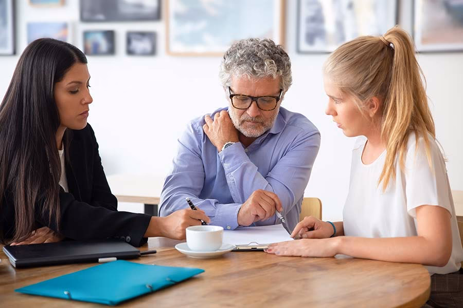 ¿Cuáles son ejemplos de conflictos entre trabajo y familia?