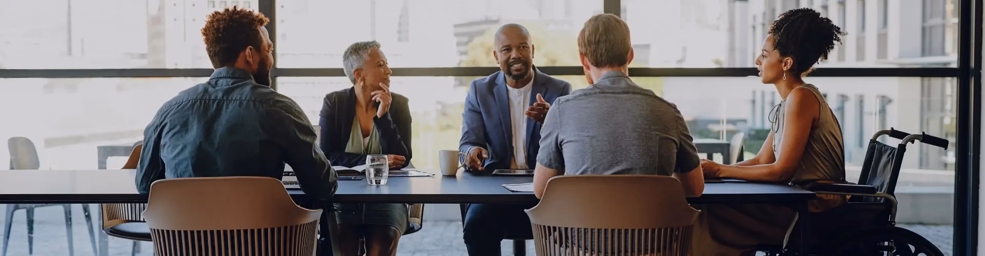 How many employees does Crowe Horwath have?