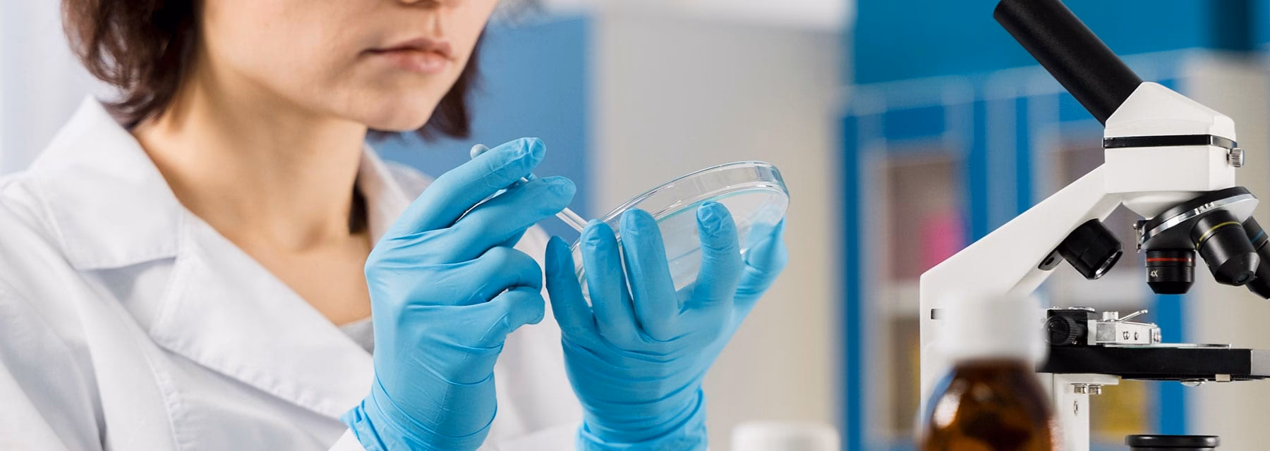 ¿Dónde trabajan los ingenieros biomédicos?