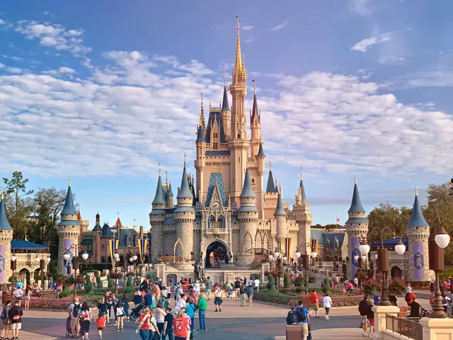 ¿Cuánto se cobra en Disney World?