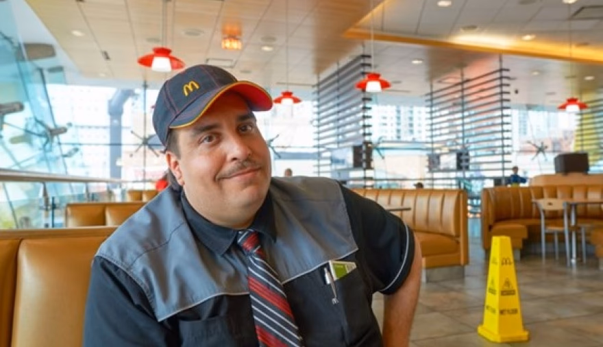¿Cuánto gana un empleado en McDonald's en Estados Unidos?