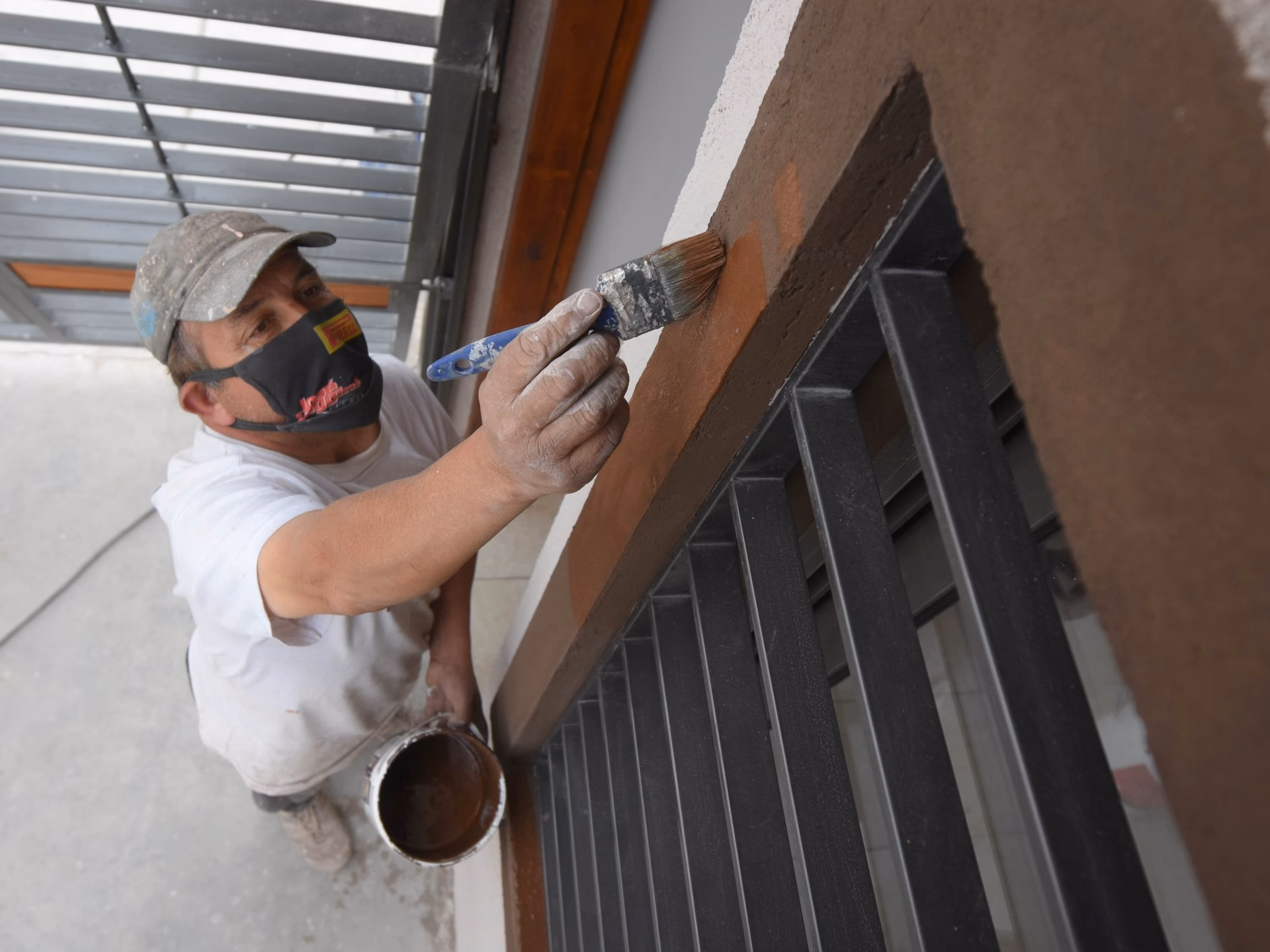 ¿Cuánto se cobra por pintar una habitación en Argentina?