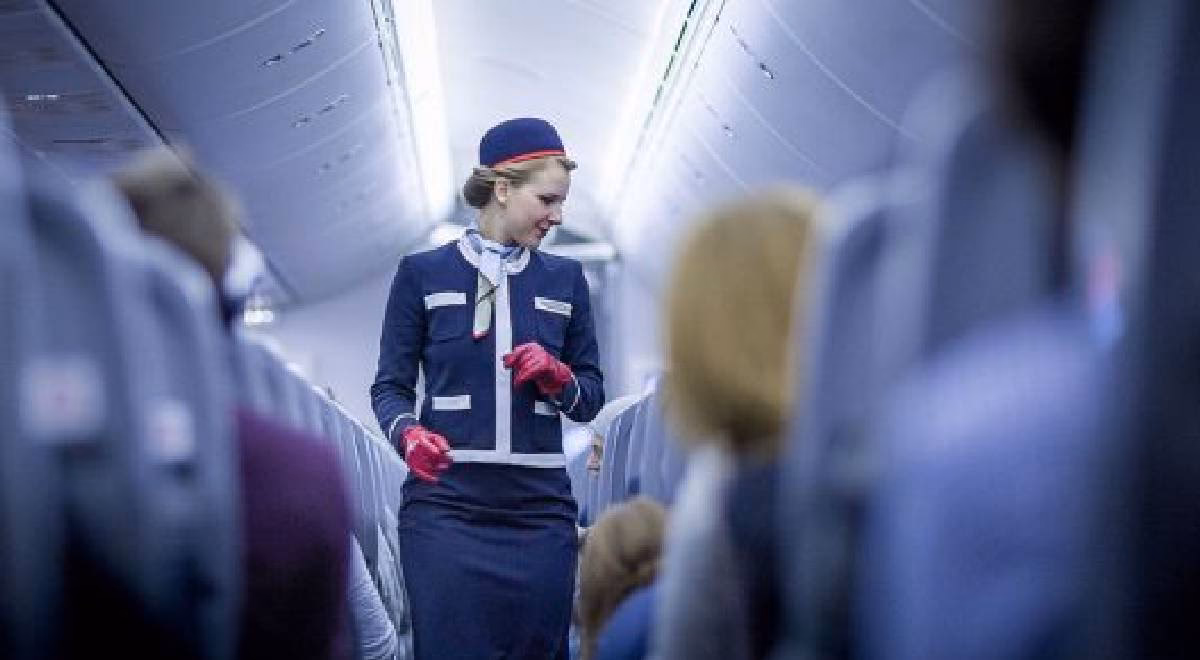 ¿Cuánto gana una azafata de avión en Perú?