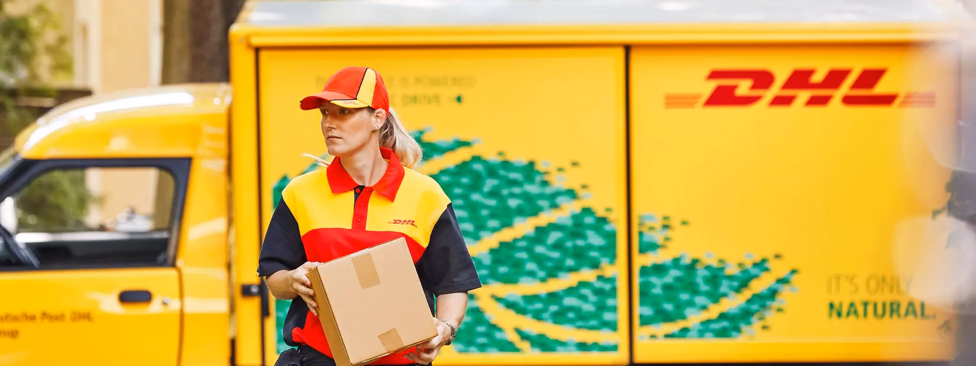 How much do you get paid at DHL?