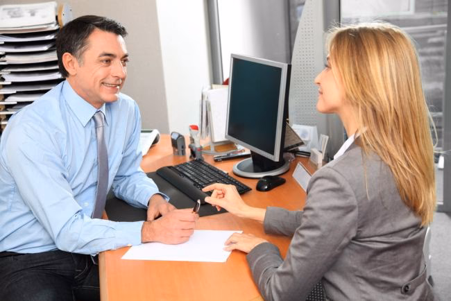 ¿Cómo se llaman los trabajadores de un banco?
