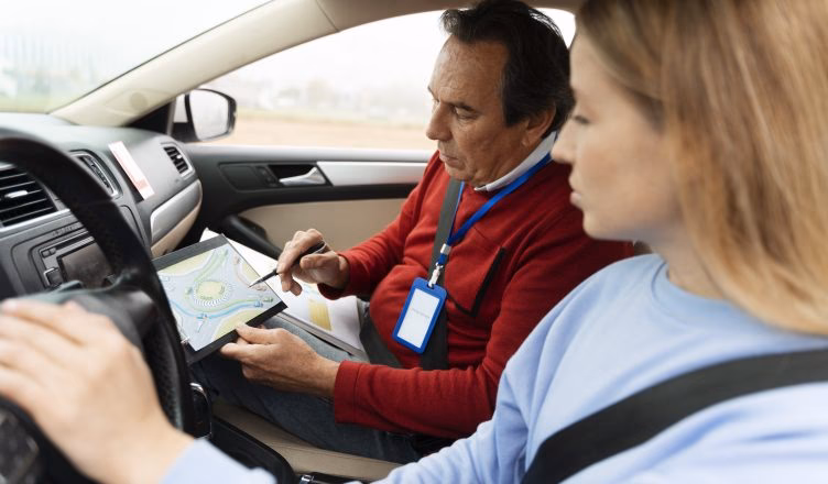 ¿Cuánto cobra un trabajador de autoescuela?