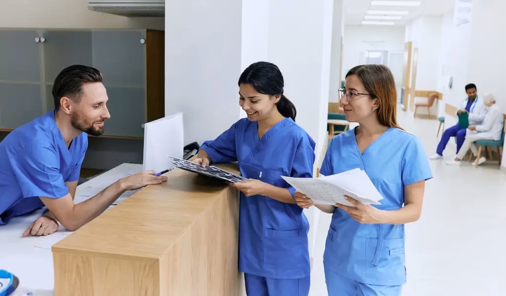 ¿Cuánto cobra un auxiliar de enfermería en una clínica privada?