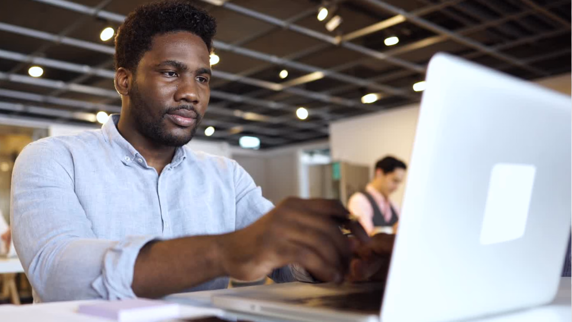 ¿Cuánto gana una persona que trabaja en base de datos?