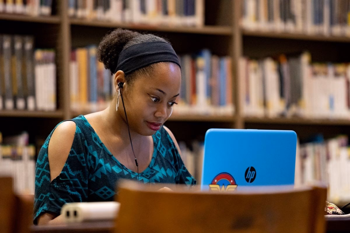 ¿Qué trabajos hay en una biblioteca?