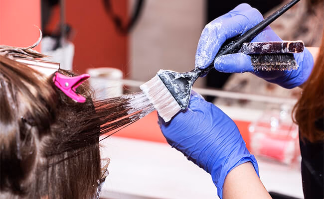 ¿Qué hace un colorista peluquería?