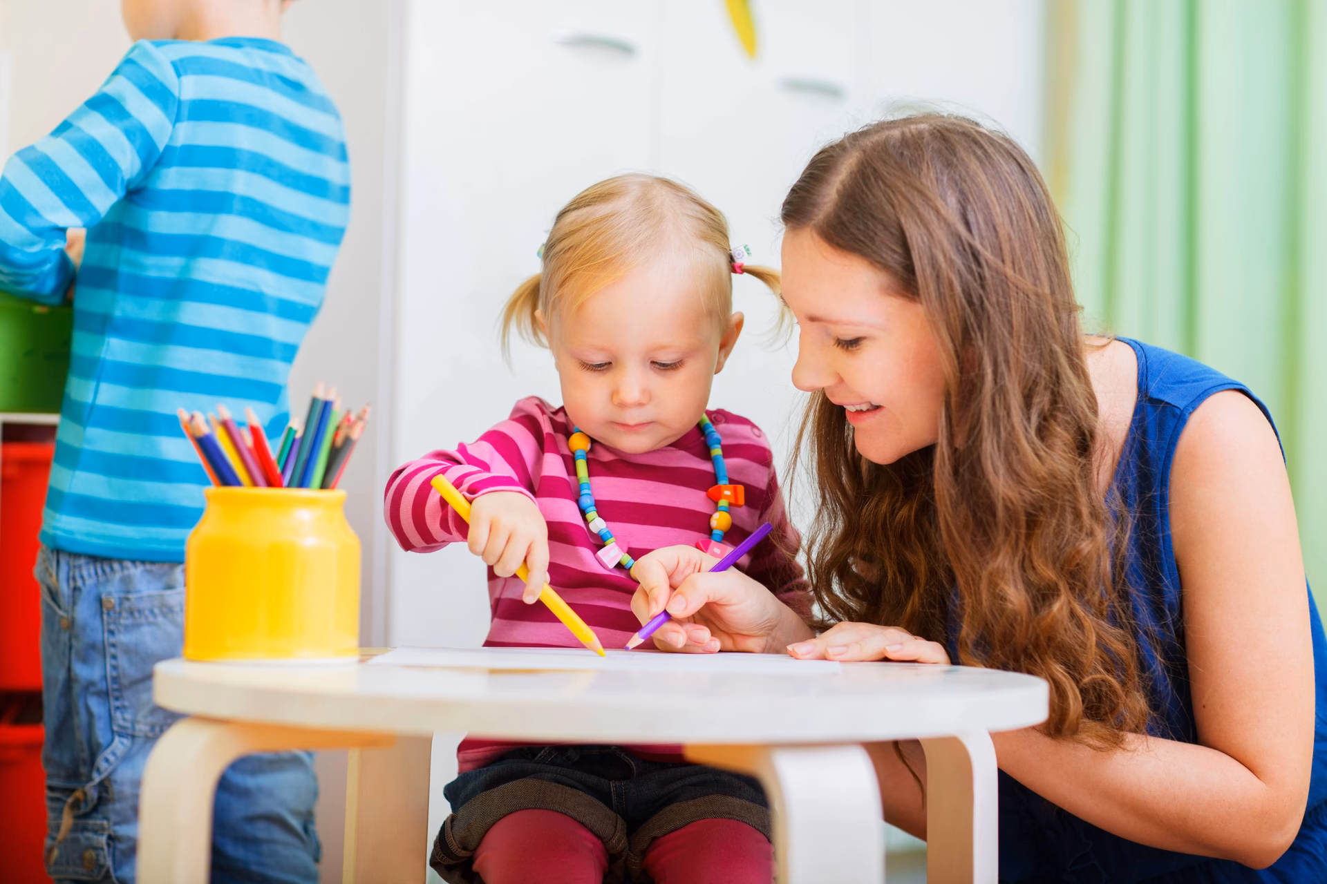 ¿Qué se necesita para ser cuidadora de niños?
