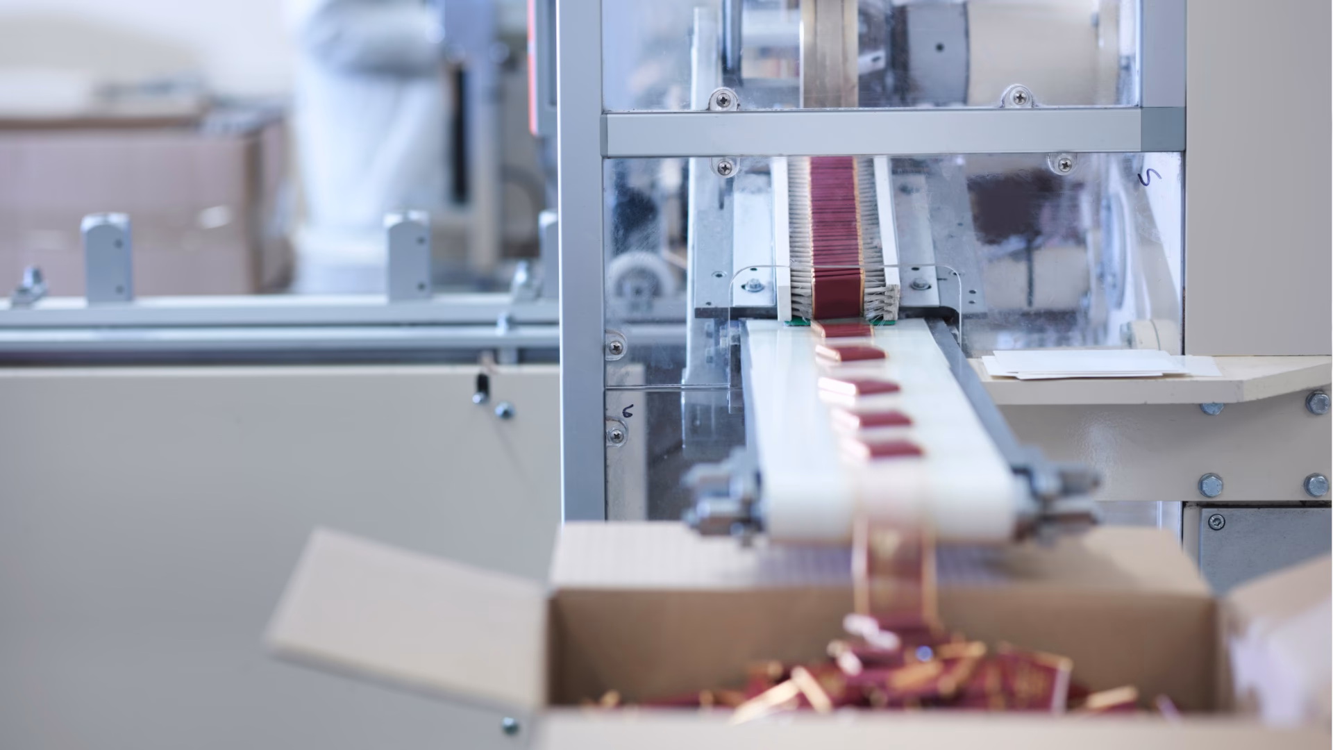 ¿Qué hace un operador de máquina envasadora?