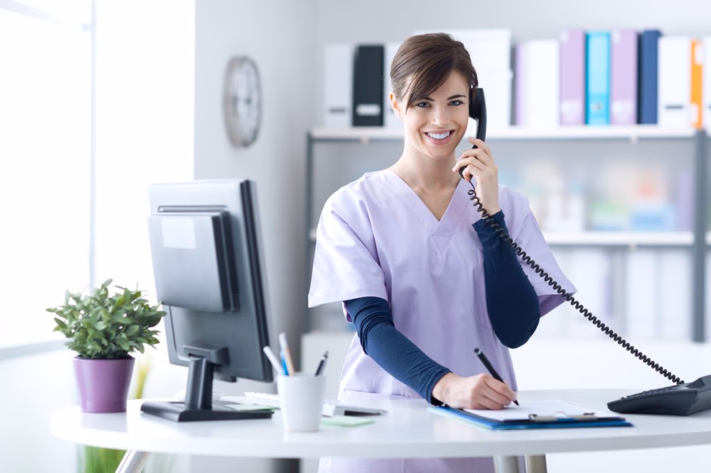 ¿Es una secretaria médica lo mismo que un asistente médico?