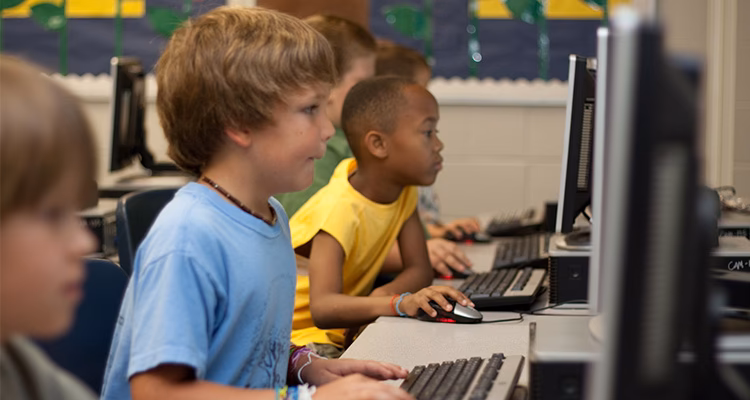 ¿Cuáles son los ejemplos de educación no formal?