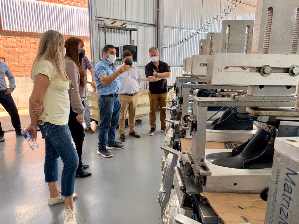 ¿Cómo se llama el trabajo que se hace cuando se hacen zapatos?