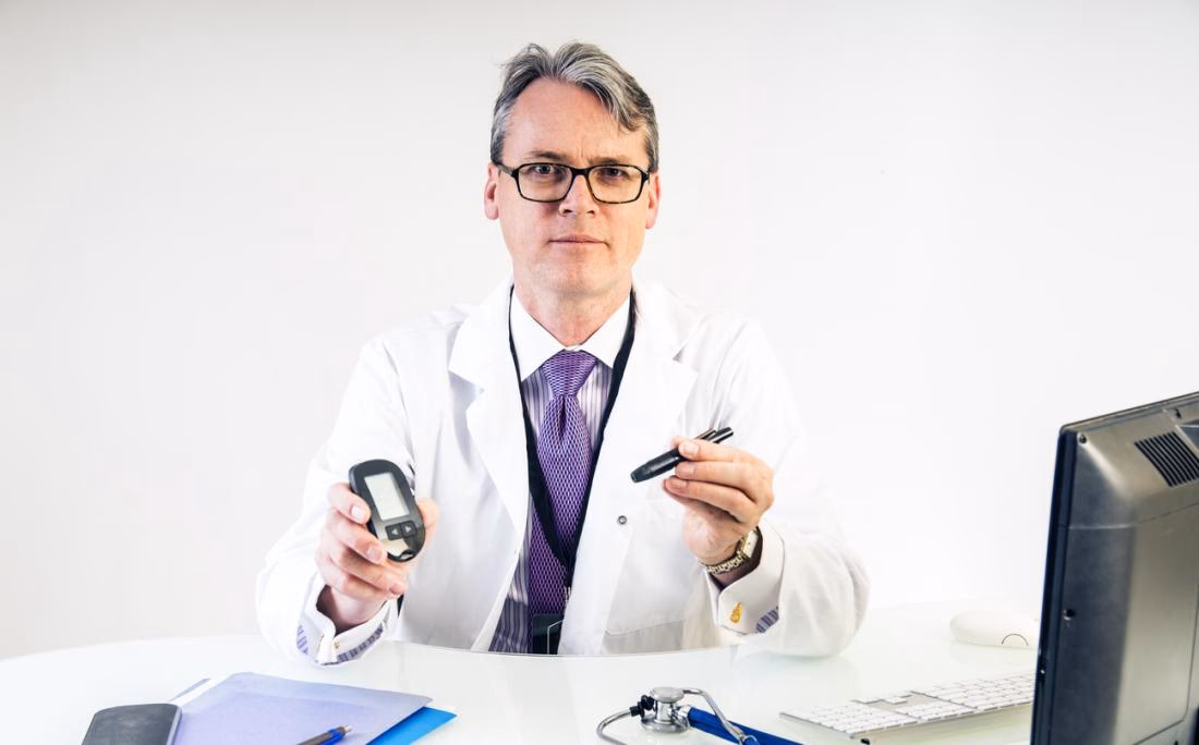 ¿Cuánto le pagan a un endocrinólogo?