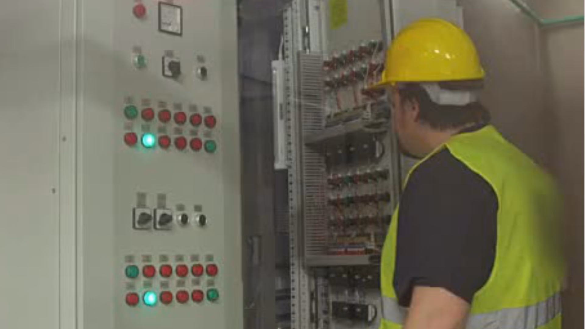 ¿Qué puestos hay en una empresa de electricidad?
