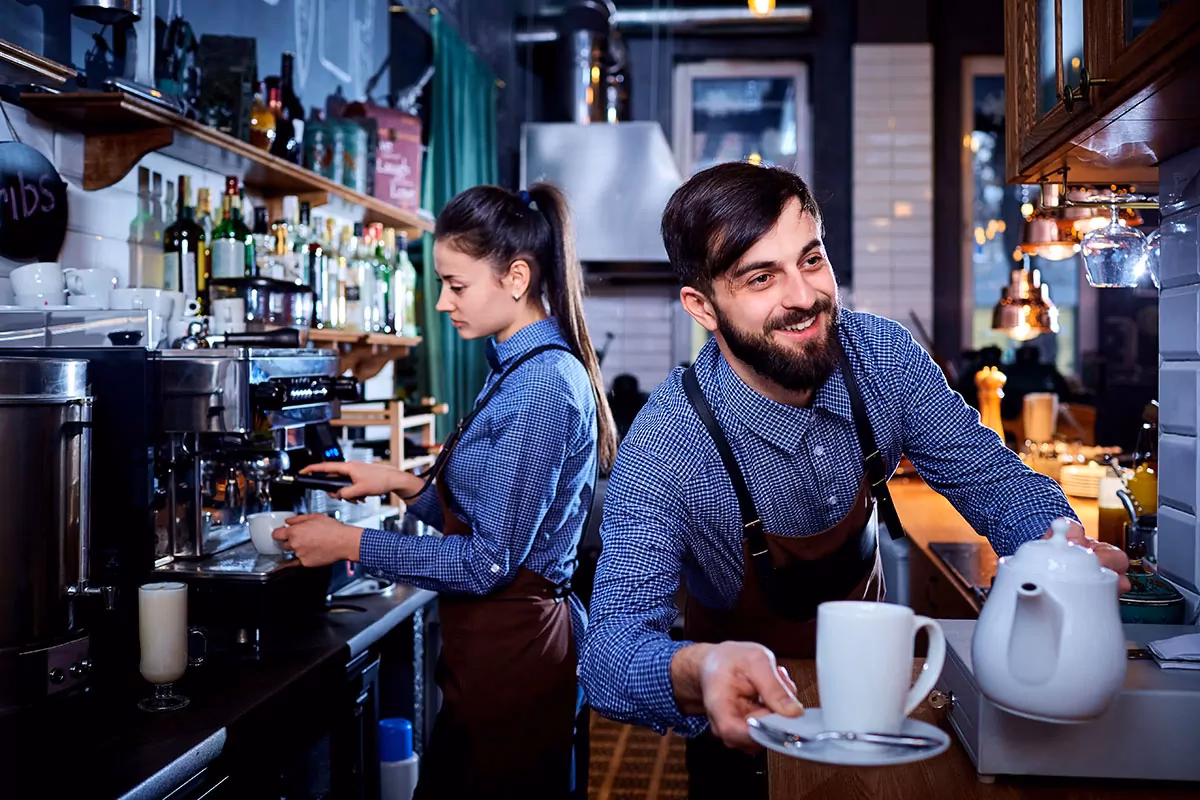 ¿En qué sector hay más trabajo en las islas Canarias?