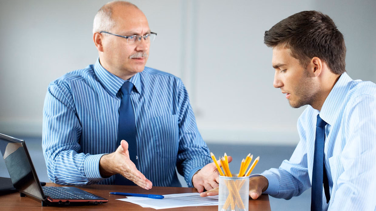 ¿Qué estudios debe tener un jefe de personal?