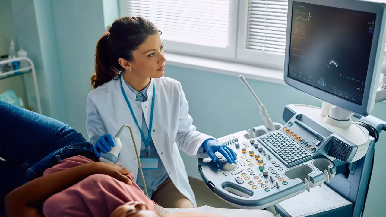 ¿Cómo se llama el médico especialista en imágenes?