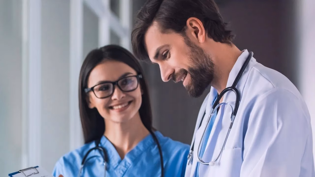 ¿Cuánto gana un médico en Italia?