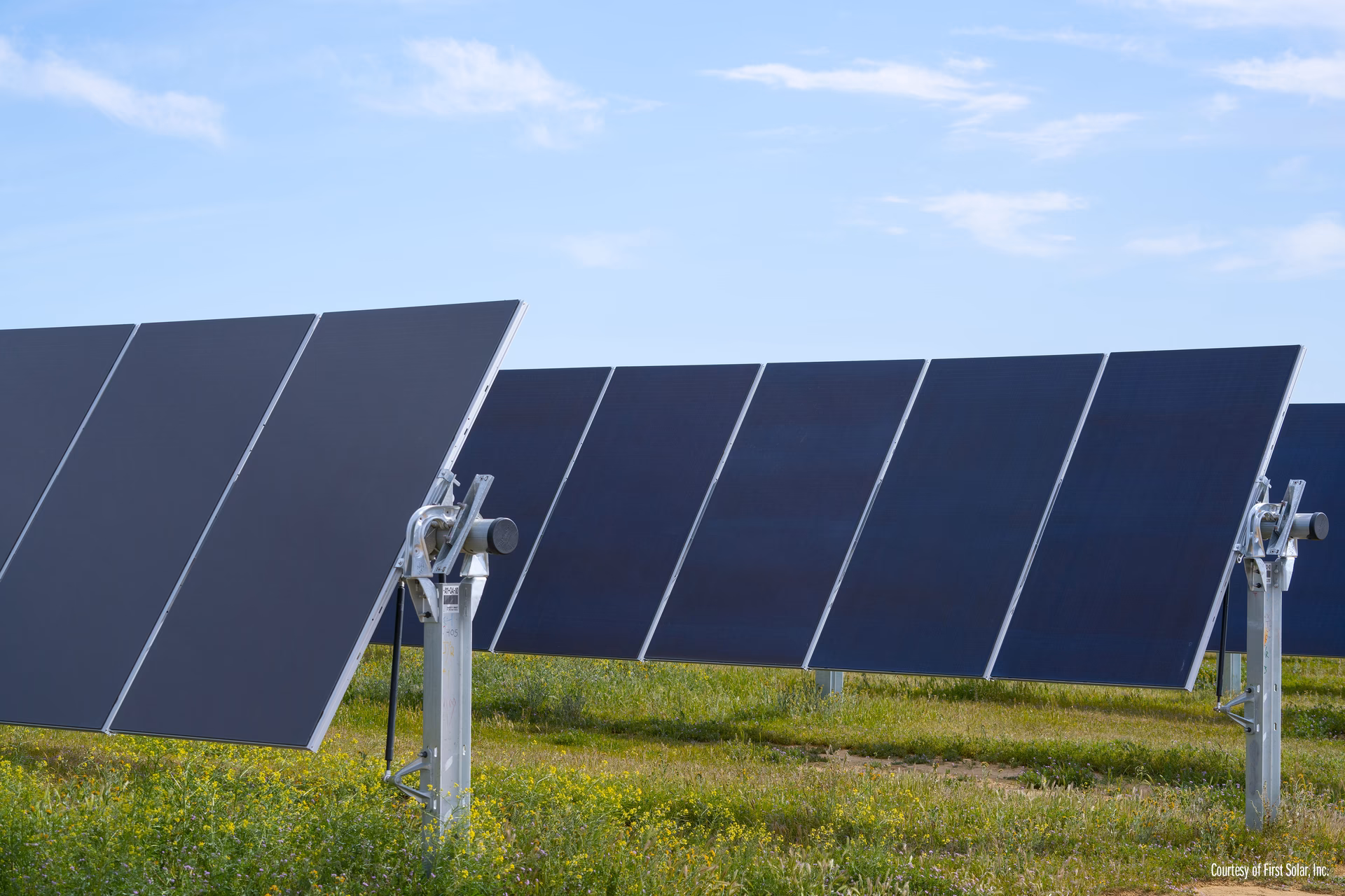 ¿Cuánto gana un trabajador de paneles solares?