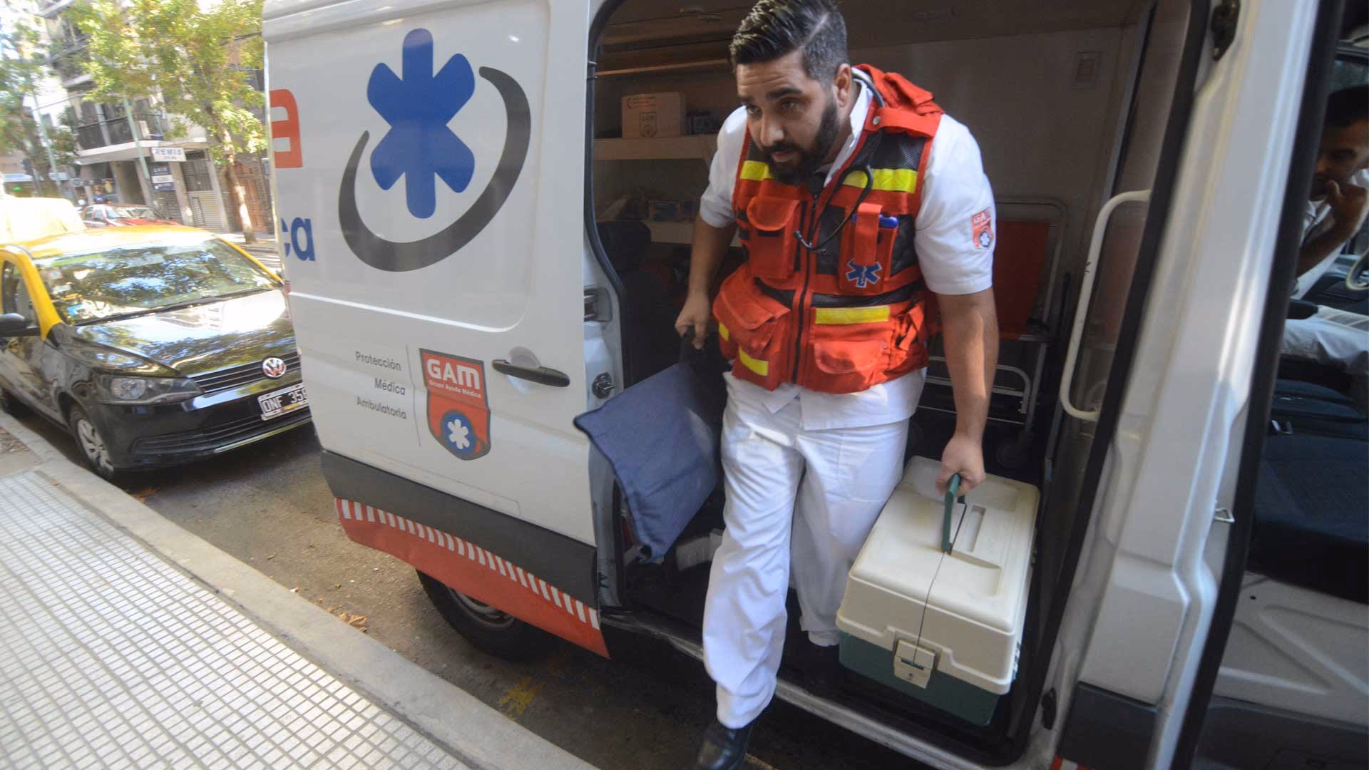 ¿Puedo trabajar internacionalmente como paramédico?