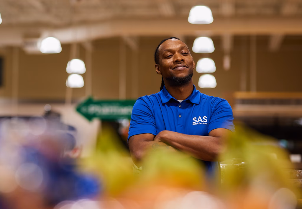 What are the duties of a retail worker?