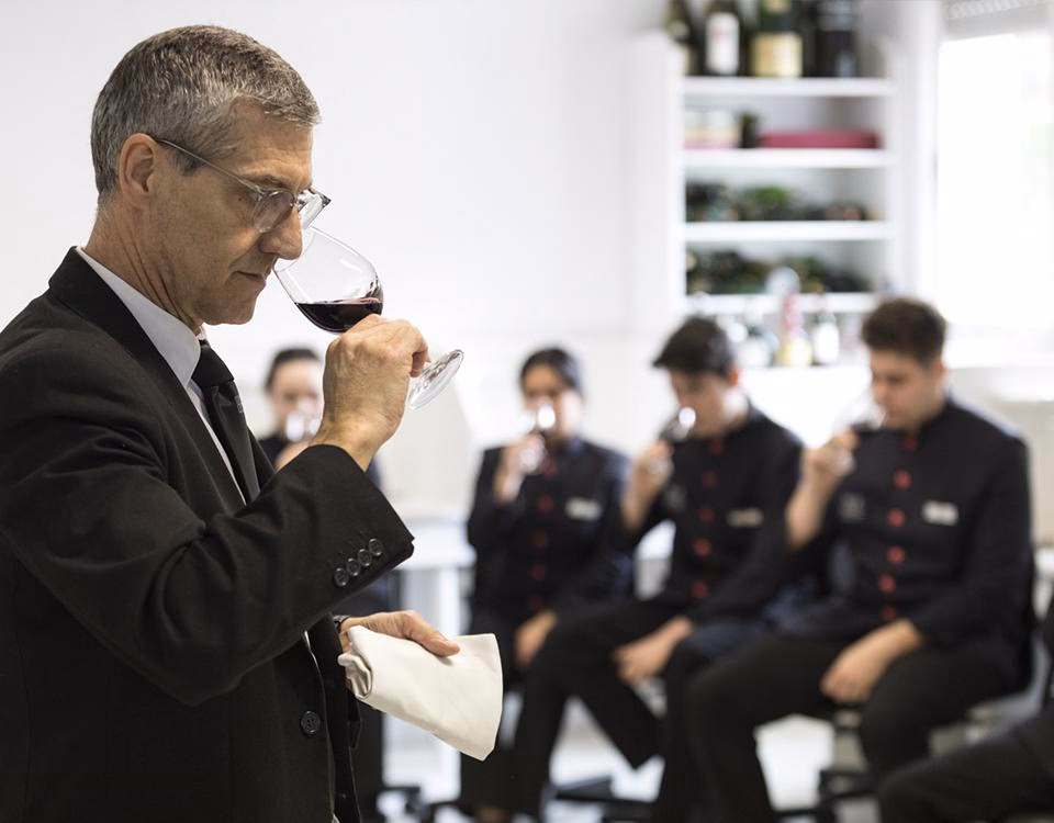 What is a master sommelier's salary?