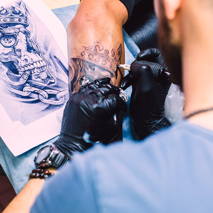 ¿$200 por hora es mucho para un tatuador?