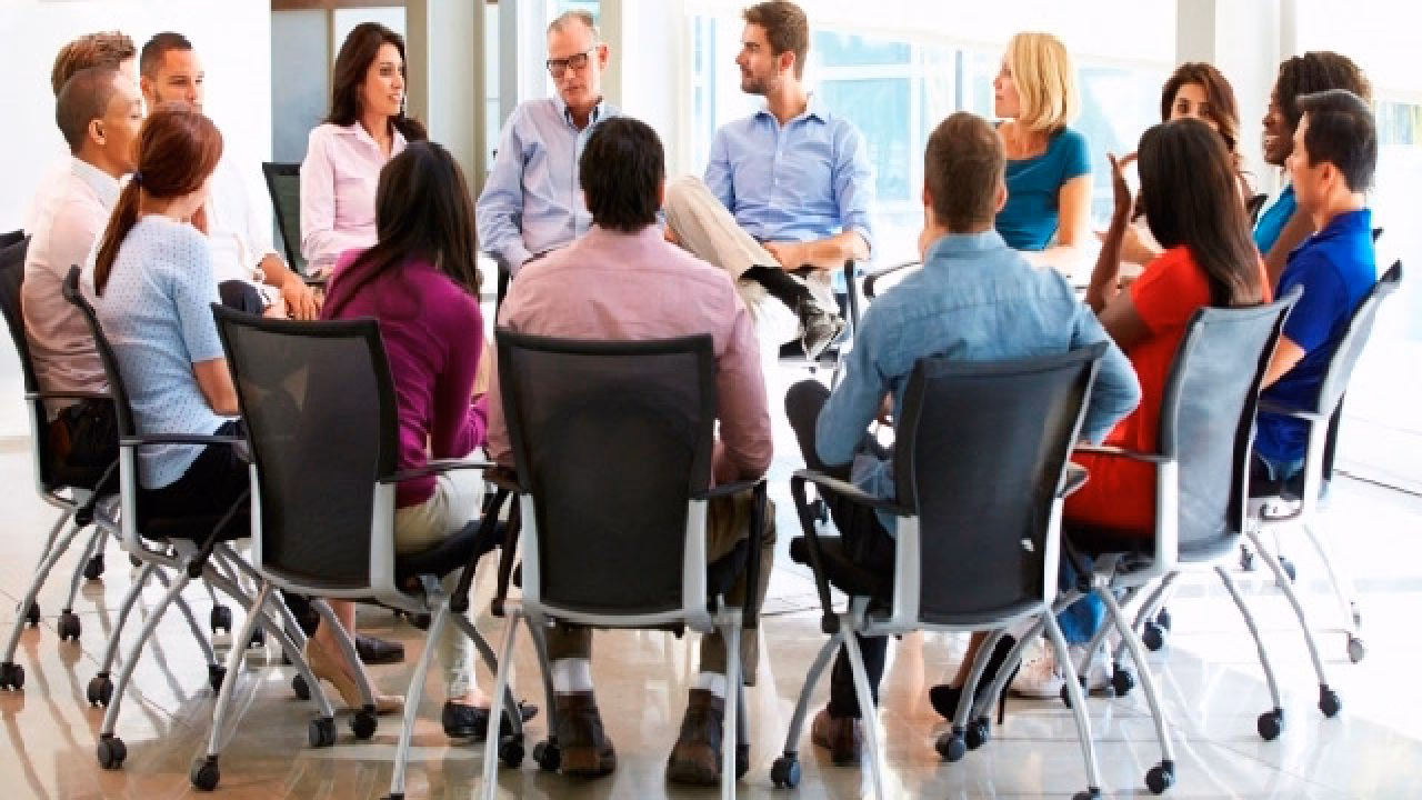 ¿Qué se evalúa en una entrevista grupal?
