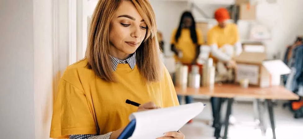 ¿Dónde puede trabajar alguien que estudia trabajo social?