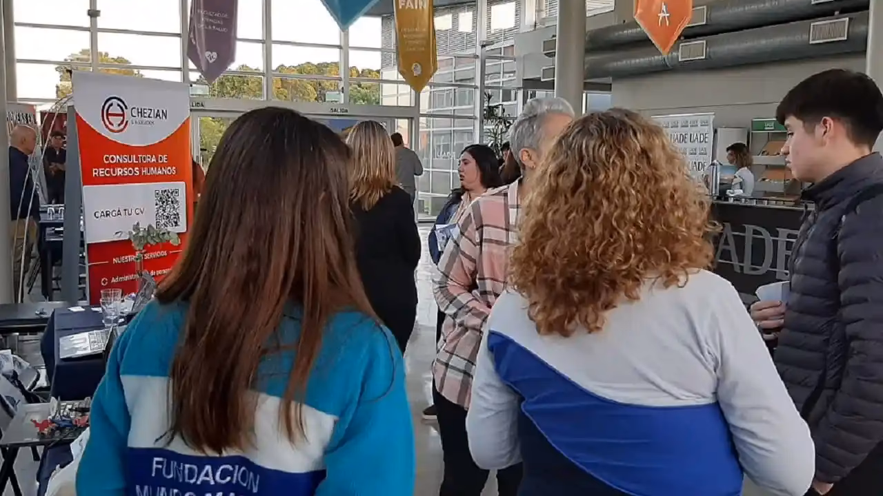 ¿Cuánto pagan en UADE?