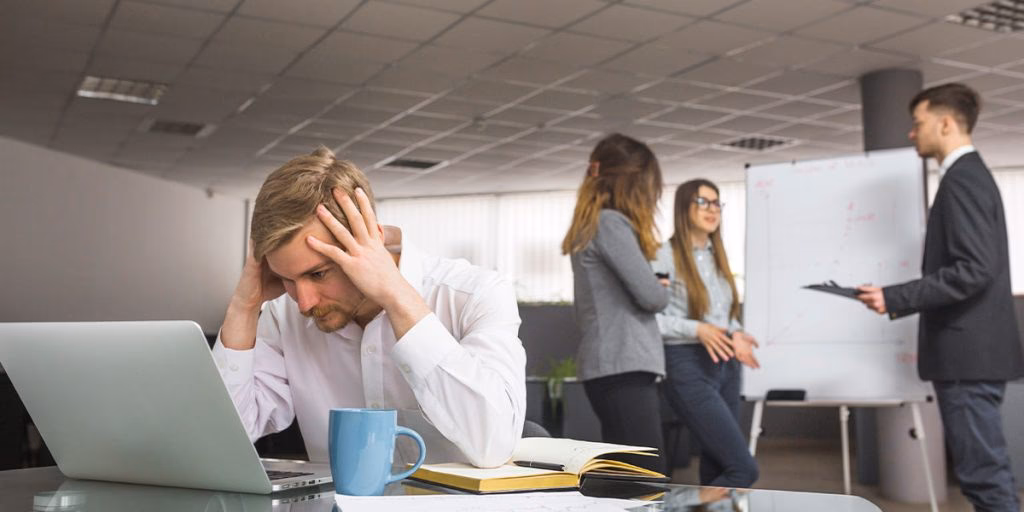 ¿Cómo actúa una persona con fobia social?