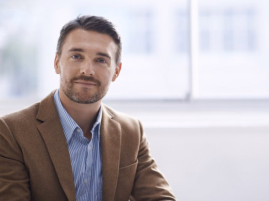 ¿Con qué frecuencia se les paga a los empleados de Fresenius?